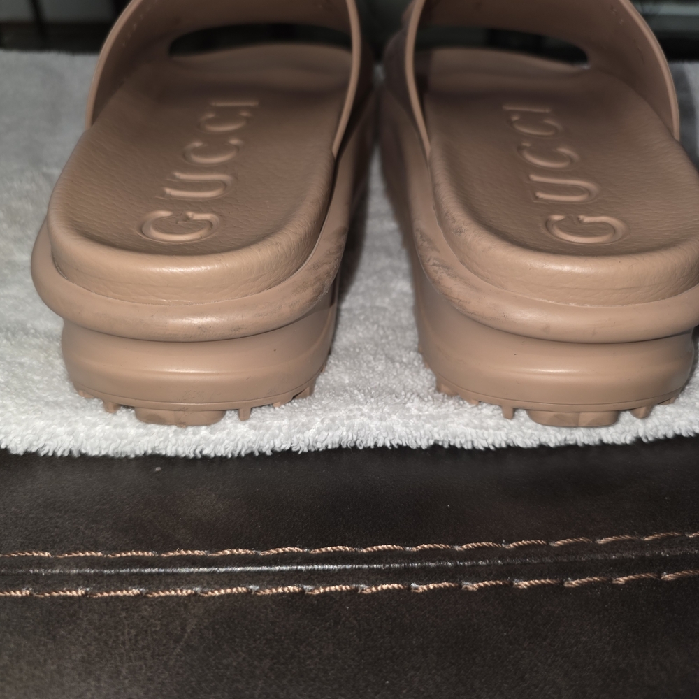 Gucci Beige Slide Sandals - Picture 4 of 7